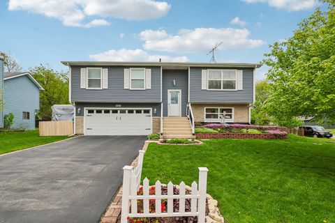 Photo of 3085 TIMBER HILL Lane, Aurora, IL 60504 (MLS # 12639365)