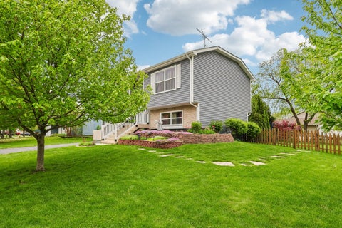 Tiny photo for 3085 TIMBER HILL Lane, Aurora, IL 60504 (MLS # 12639365)