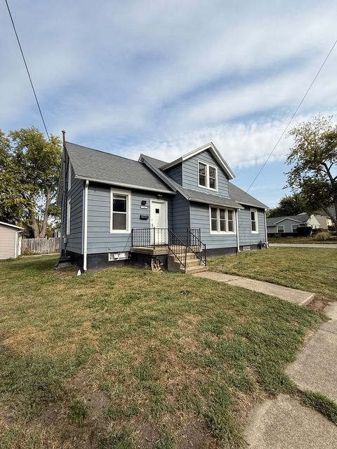 Tiny photo for 1401 W Elm Street, Bloomington, IL 61701 (MLS # 12495577)