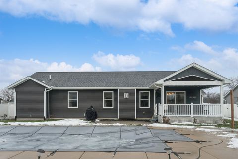 Tiny photo for 908 14th Street, RapidsCity, IL 61278 (MLS # 100000035)