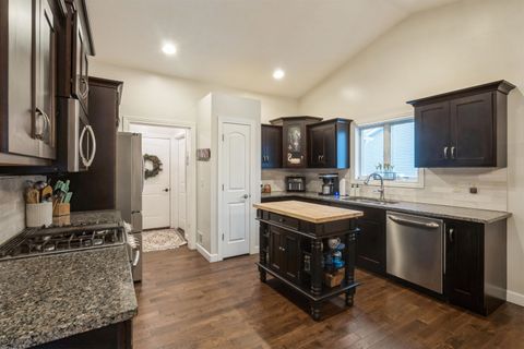 Tiny photo for 908 14th Street, RapidsCity, IL 61278 (MLS # 100000035)