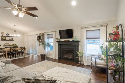 Tiny photo for 908 14th Street, RapidsCity, IL 61278 (MLS # 100000035)