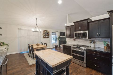 Tiny photo for 908 14th Street, RapidsCity, IL 61278 (MLS # 100000035)