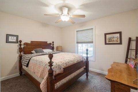 Tiny photo for 908 14th Street, RapidsCity, IL 61278 (MLS # 100000035)