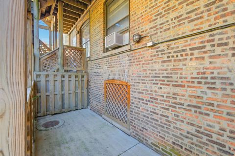 Tiny photo for 1014 W Barry Avenue #1, Chicago, IL 60657 (MLS # 12499922)