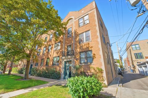 Photo of 1014 W Barry Avenue #1, Chicago, IL 60657 (MLS # 12499922)