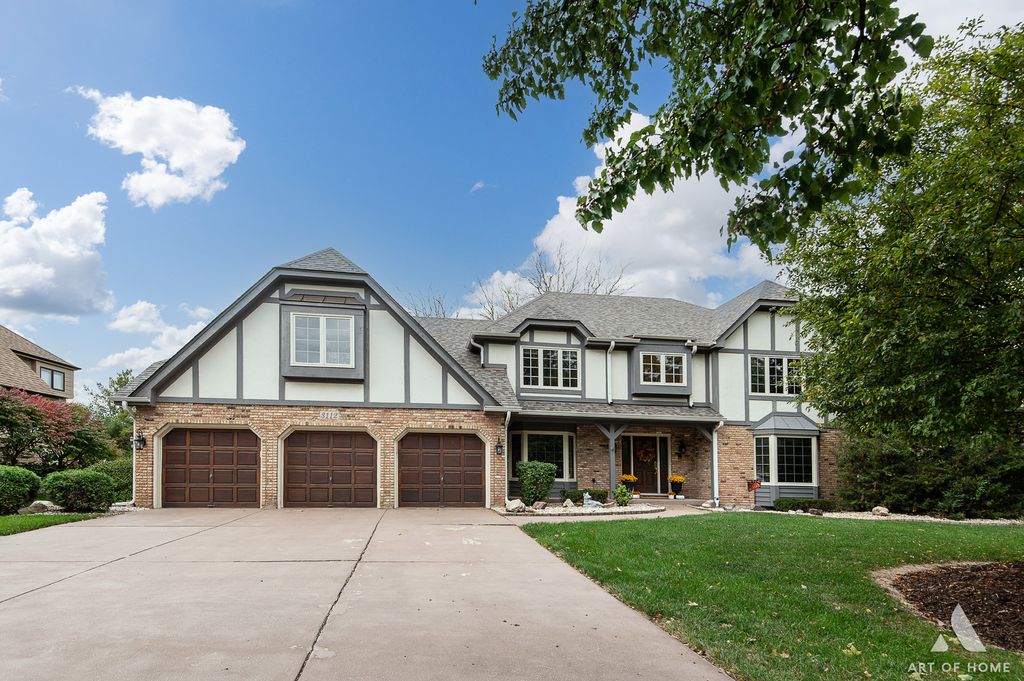 Photo for 3112 Turnberry Road, St. Charles, IL 60174 (MLS # 12501230)