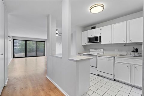 Tiny photo for 2020 N Lincoln Park West Street #3H, Chicago, IL 60614 (MLS # 12456434)