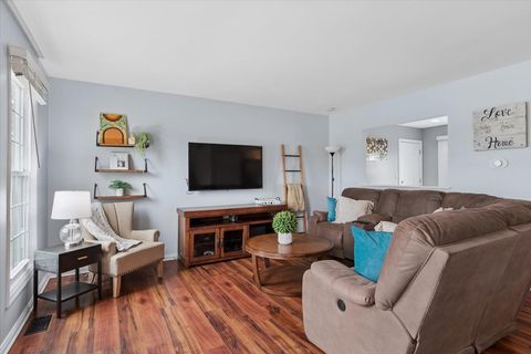 Tiny photo for 733 Cypress Lane, Carol Stream, IL 60188 (MLS # 12632015)