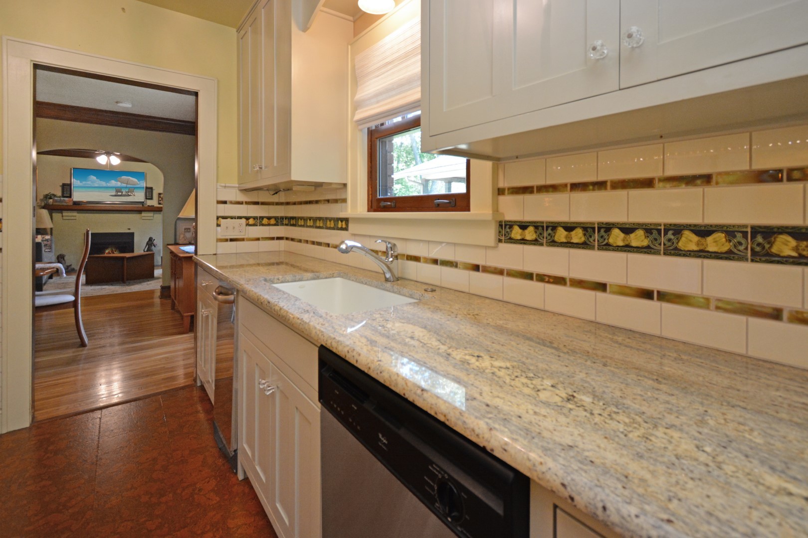 Bloomington, Illinois 61701, United States, 3 Bedrooms Bedrooms, ,2 BathroomsBathrooms,Residential,Contingent,158645