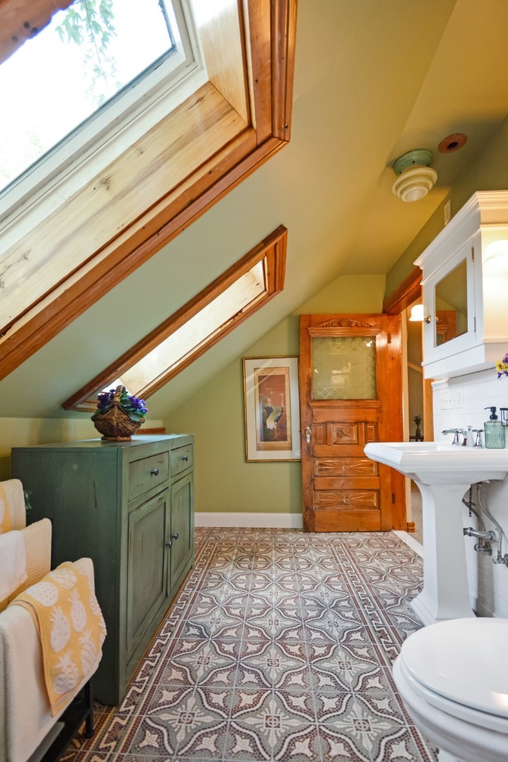 Bloomington, Illinois 61701, United States, 3 Bedrooms Bedrooms, ,2 BathroomsBathrooms,Residential,Contingent,158645