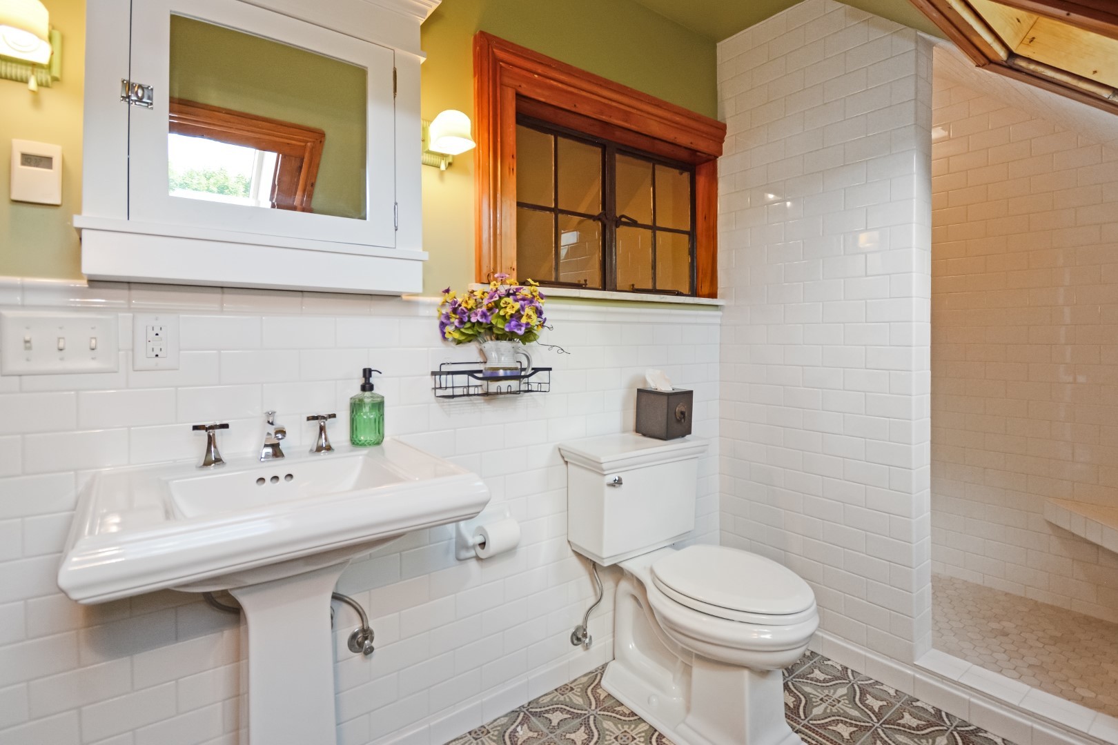 Bloomington, Illinois 61701, United States, 3 Bedrooms Bedrooms, ,2 BathroomsBathrooms,Residential,Contingent,158645