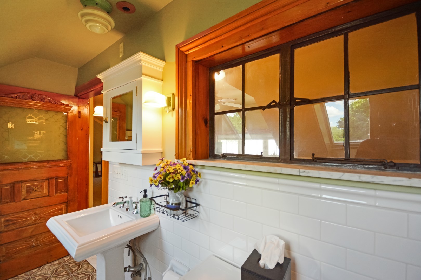 Bloomington, Illinois 61701, United States, 3 Bedrooms Bedrooms, ,2 BathroomsBathrooms,Residential,Contingent,158645