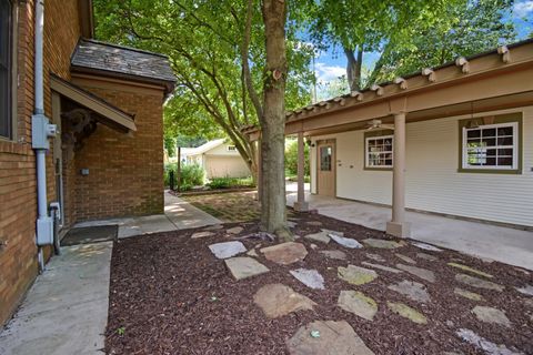 Tiny photo for 9 Harwood Place, Bloomington, IL 61701 (MLS # 12400592)