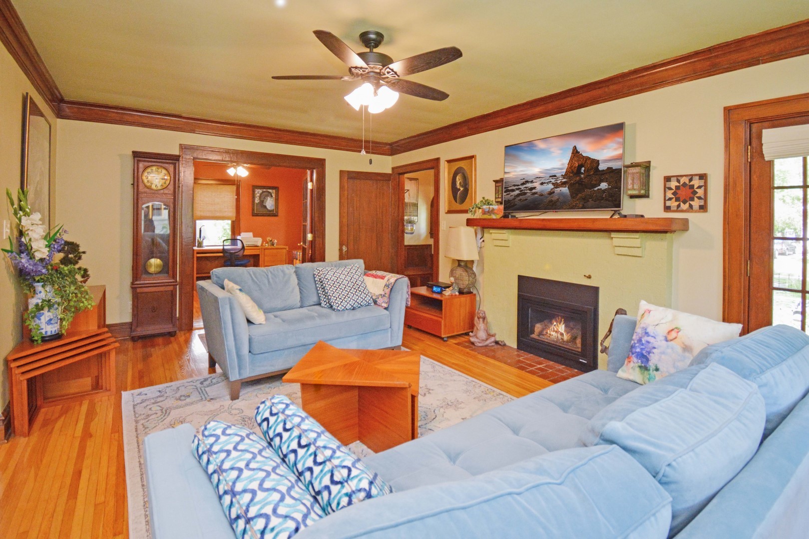 Bloomington, Illinois 61701, United States, 3 Bedrooms Bedrooms, ,2 BathroomsBathrooms,Residential,Contingent,158645