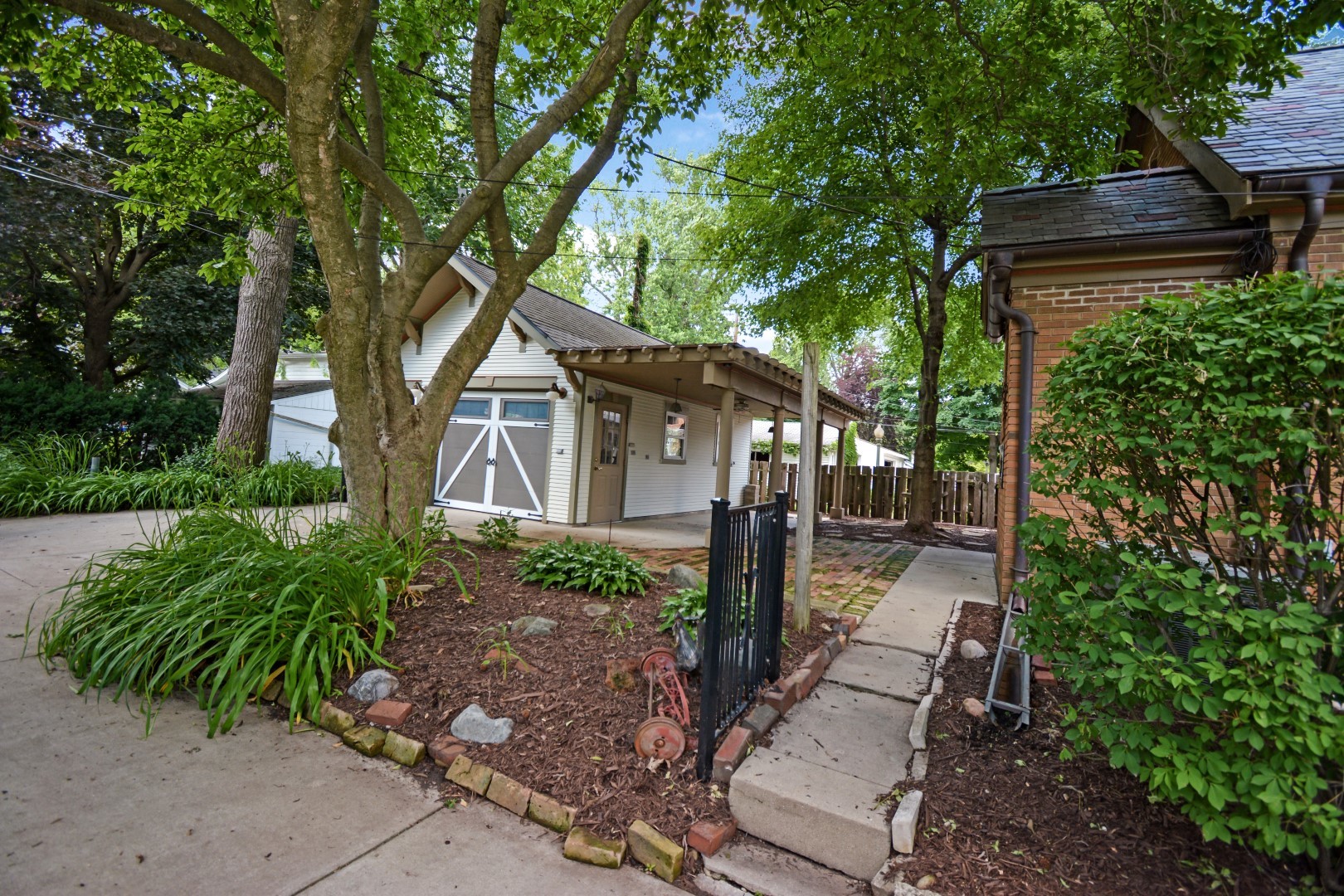 Bloomington, Illinois 61701, United States, 3 Bedrooms Bedrooms, ,2 BathroomsBathrooms,Residential,Contingent,158645