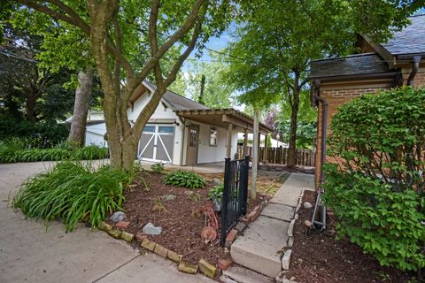 Tiny photo for 9 Harwood Place, Bloomington, IL 61701 (MLS # 12400592)