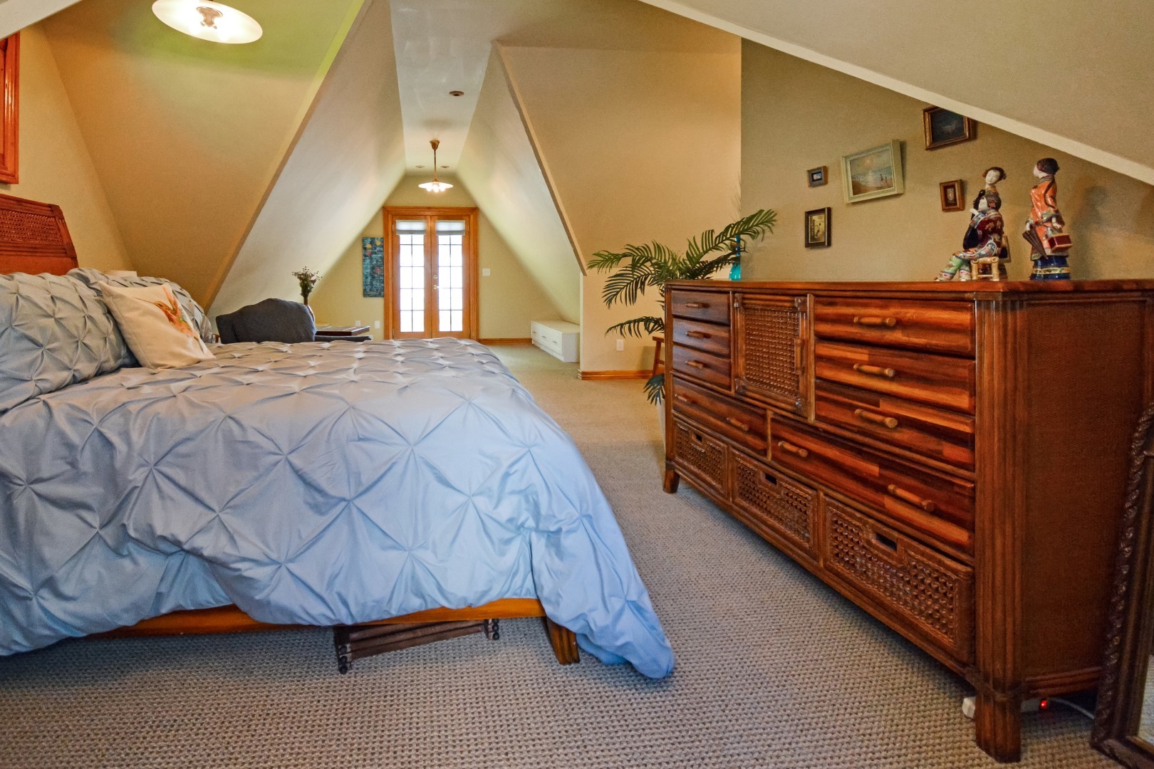 Bloomington, Illinois 61701, United States, 3 Bedrooms Bedrooms, ,2 BathroomsBathrooms,Residential,Contingent,158645