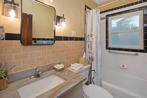 Tiny photo for 9 Harwood Place, Bloomington, IL 61701 (MLS # 12400592)