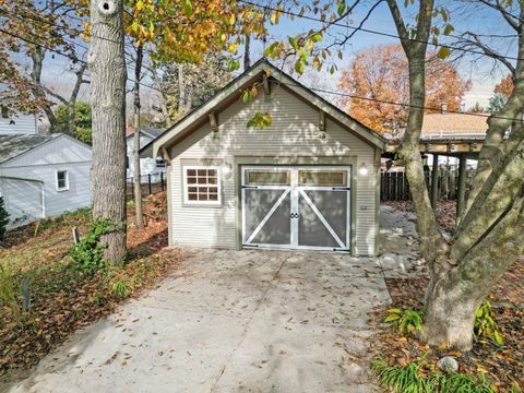 Tiny photo for 9 Harwood Place, Bloomington, IL 61701 (MLS # 12400592)