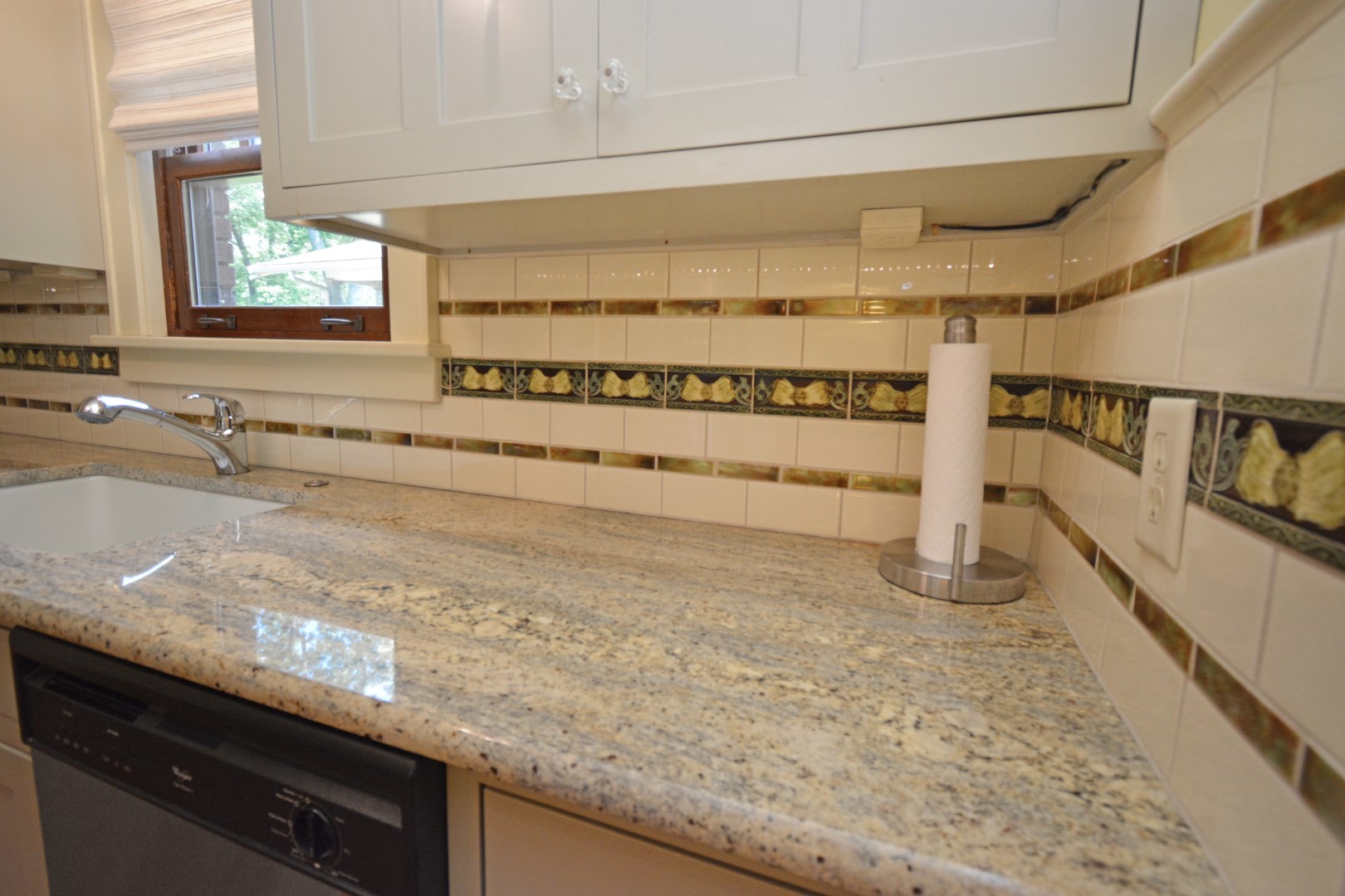 Bloomington, Illinois 61701, United States, 3 Bedrooms Bedrooms, ,2 BathroomsBathrooms,Residential,Contingent,158645