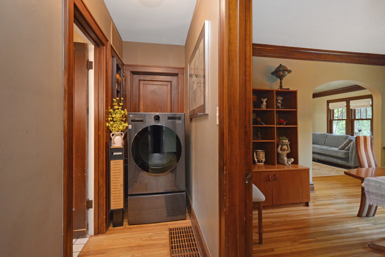 Bloomington, Illinois 61701, United States, 3 Bedrooms Bedrooms, ,2 BathroomsBathrooms,Residential,Contingent,158645