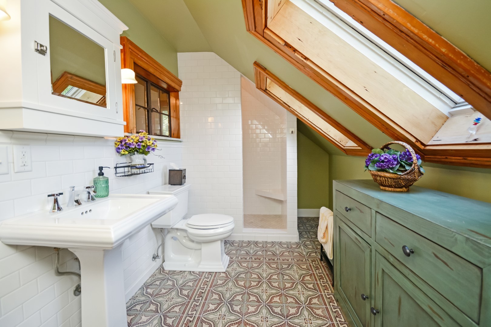 Bloomington, Illinois 61701, United States, 3 Bedrooms Bedrooms, ,2 BathroomsBathrooms,Residential,Contingent,158645