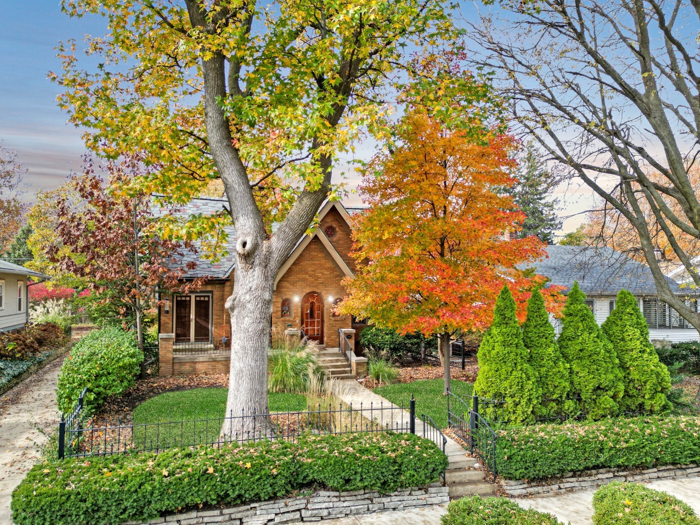 Bloomington, Illinois 61701, United States, 3 Bedrooms Bedrooms, ,2 BathroomsBathrooms,Residential,Contingent,158645