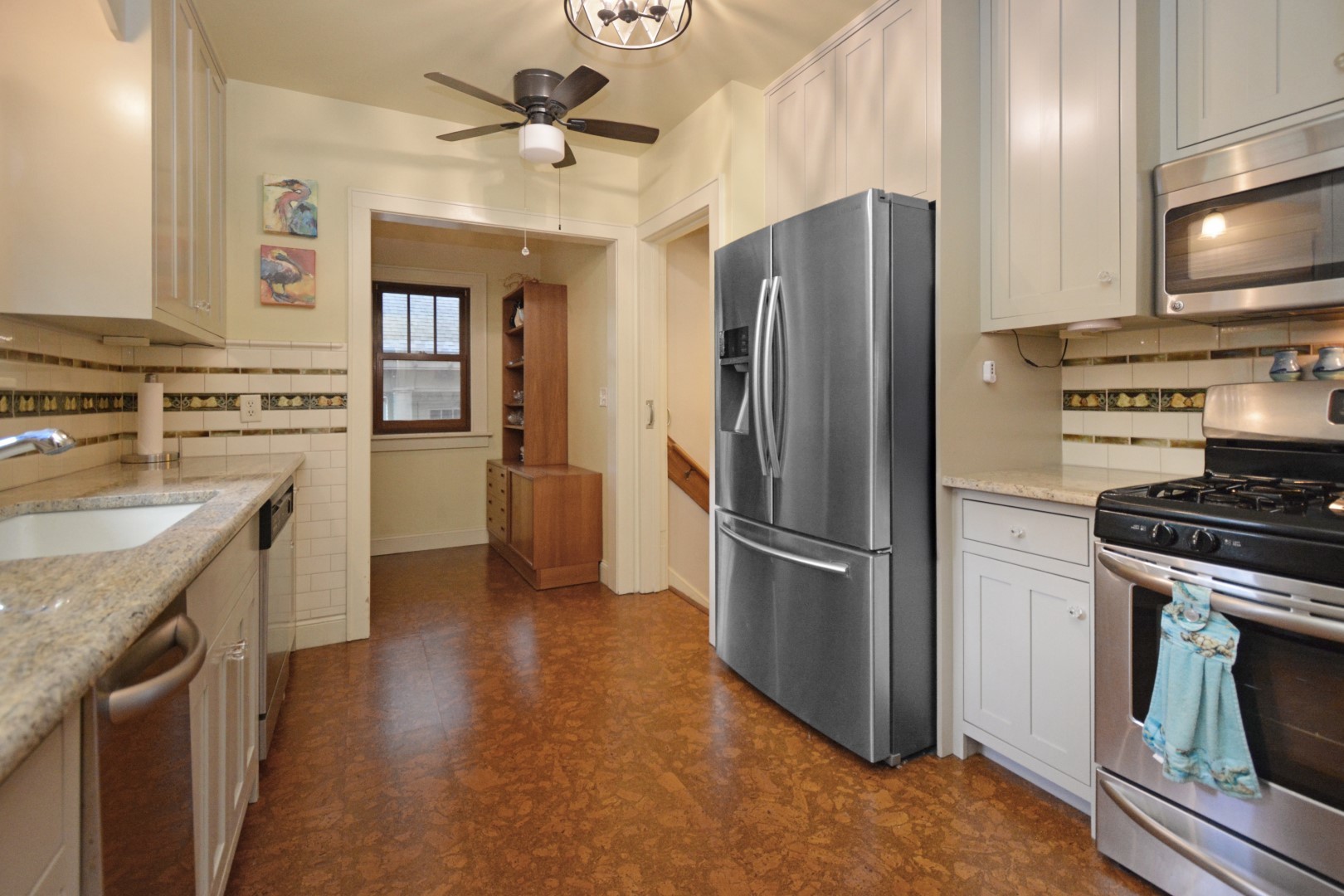 Bloomington, Illinois 61701, United States, 3 Bedrooms Bedrooms, ,2 BathroomsBathrooms,Residential,Contingent,158645