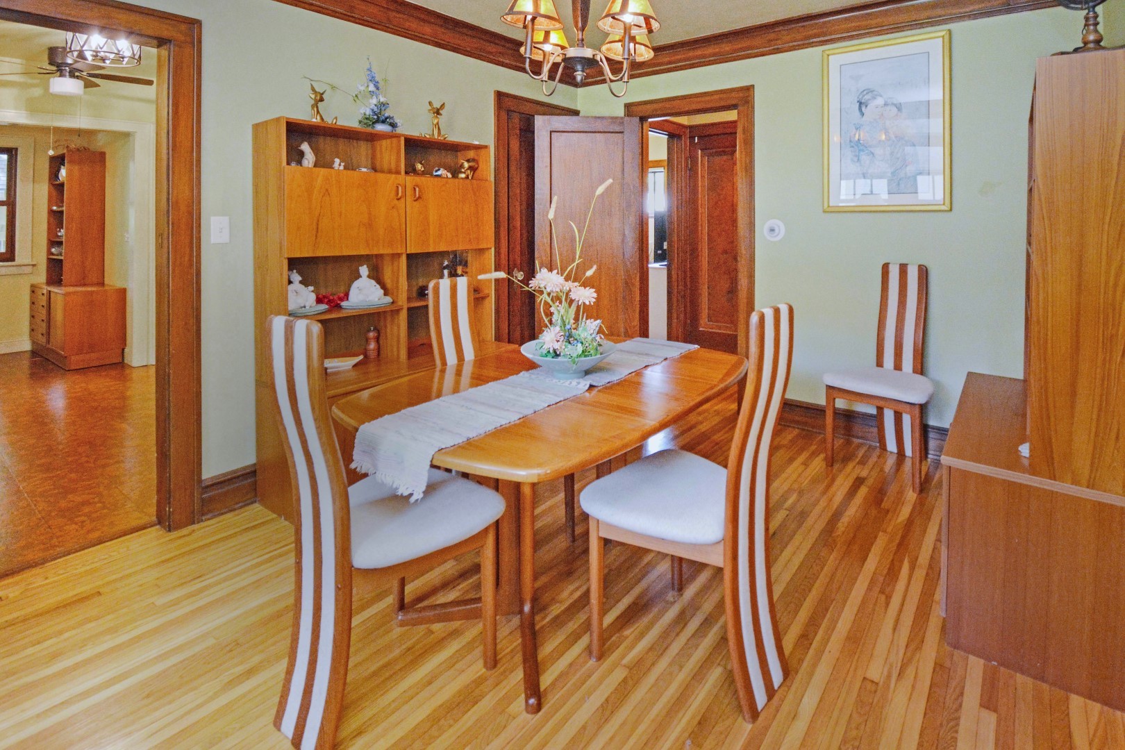 Bloomington, Illinois 61701, United States, 3 Bedrooms Bedrooms, ,2 BathroomsBathrooms,Residential,Contingent,158645