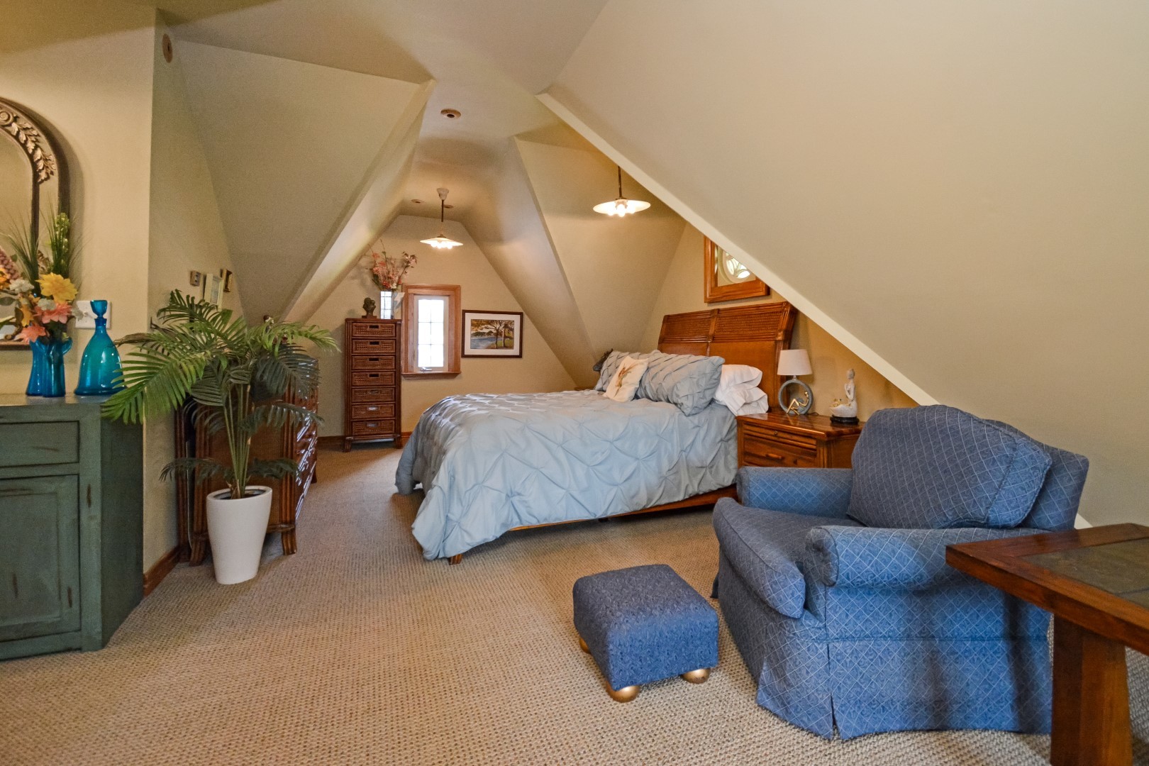 Bloomington, Illinois 61701, United States, 3 Bedrooms Bedrooms, ,2 BathroomsBathrooms,Residential,Contingent,158645