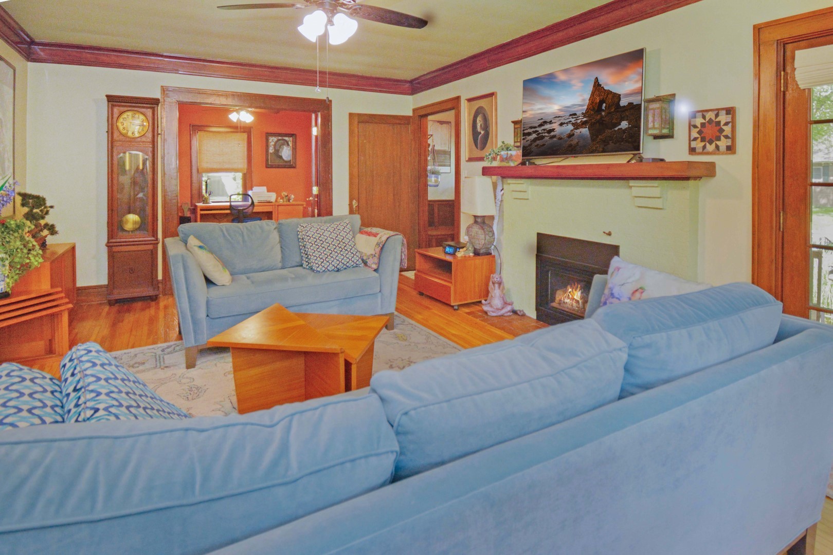 Bloomington, Illinois 61701, United States, 3 Bedrooms Bedrooms, ,2 BathroomsBathrooms,Residential,Contingent,158645