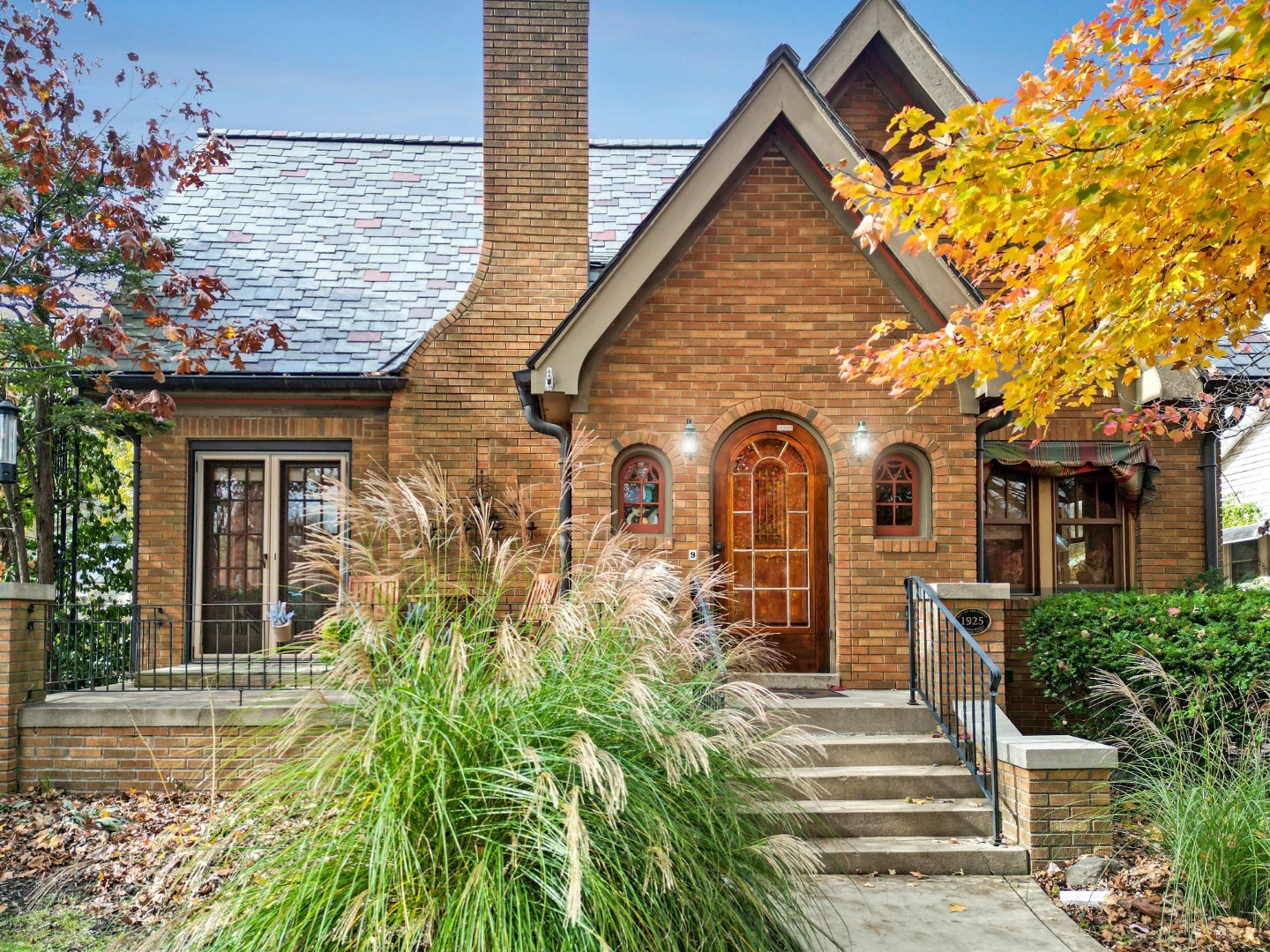 Bloomington, Illinois 61701, United States, 3 Bedrooms Bedrooms, ,2 BathroomsBathrooms,Residential,Contingent,158645