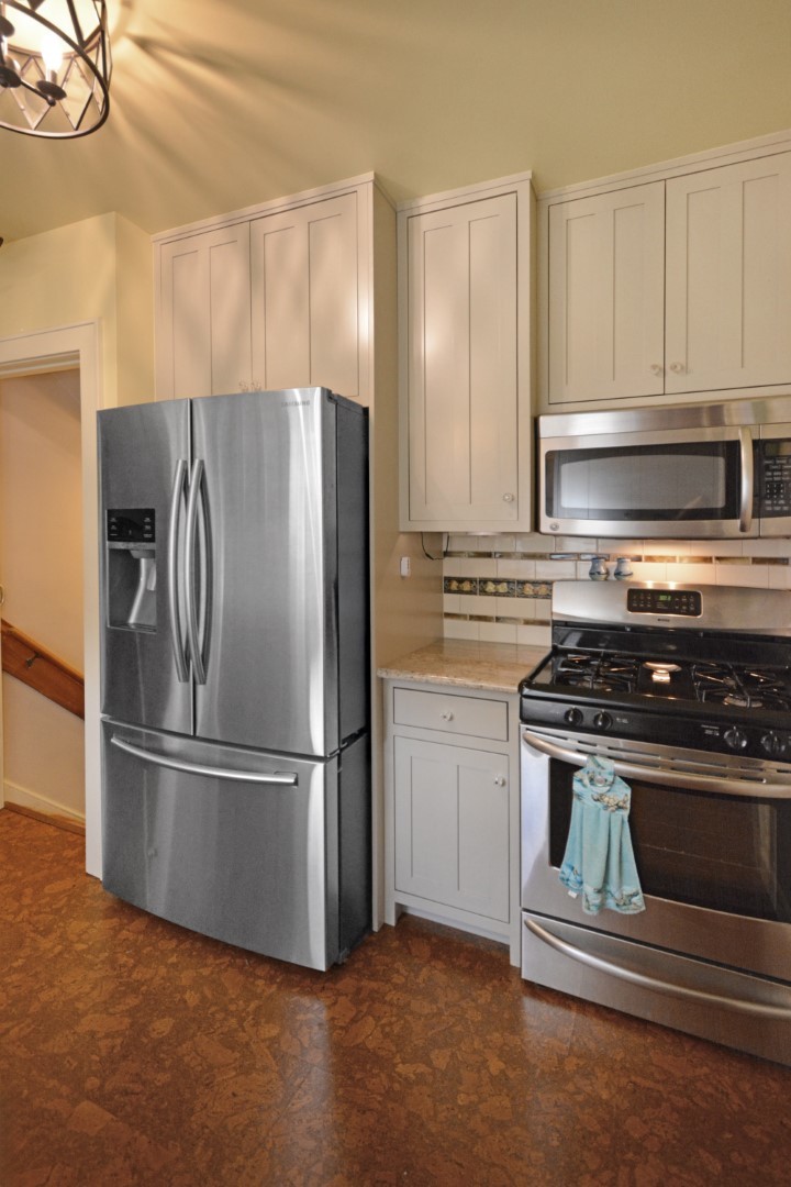 Bloomington, Illinois 61701, United States, 3 Bedrooms Bedrooms, ,2 BathroomsBathrooms,Residential,Contingent,158645