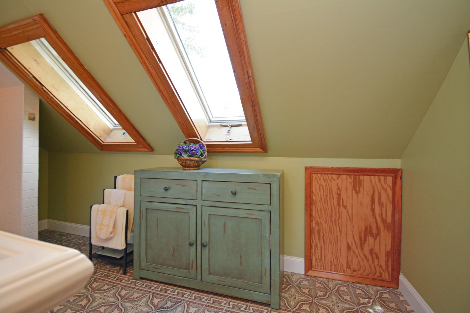 Bloomington, Illinois 61701, United States, 3 Bedrooms Bedrooms, ,2 BathroomsBathrooms,Residential,Contingent,158645