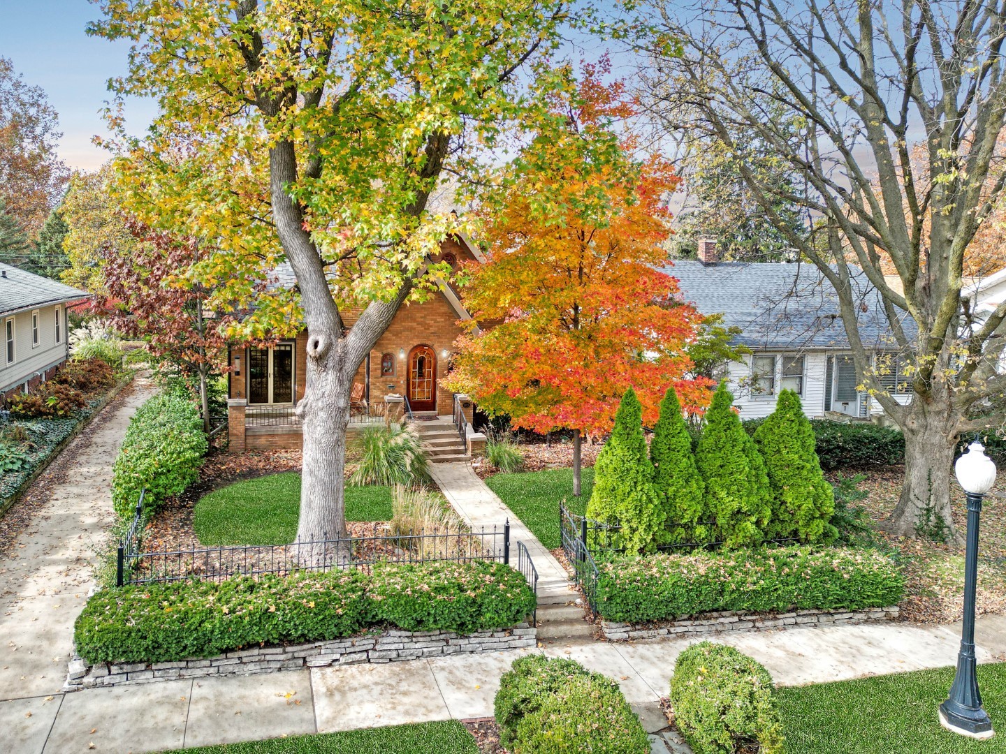 Bloomington, Illinois 61701, United States, 3 Bedrooms Bedrooms, ,2 BathroomsBathrooms,Residential,Contingent,158645