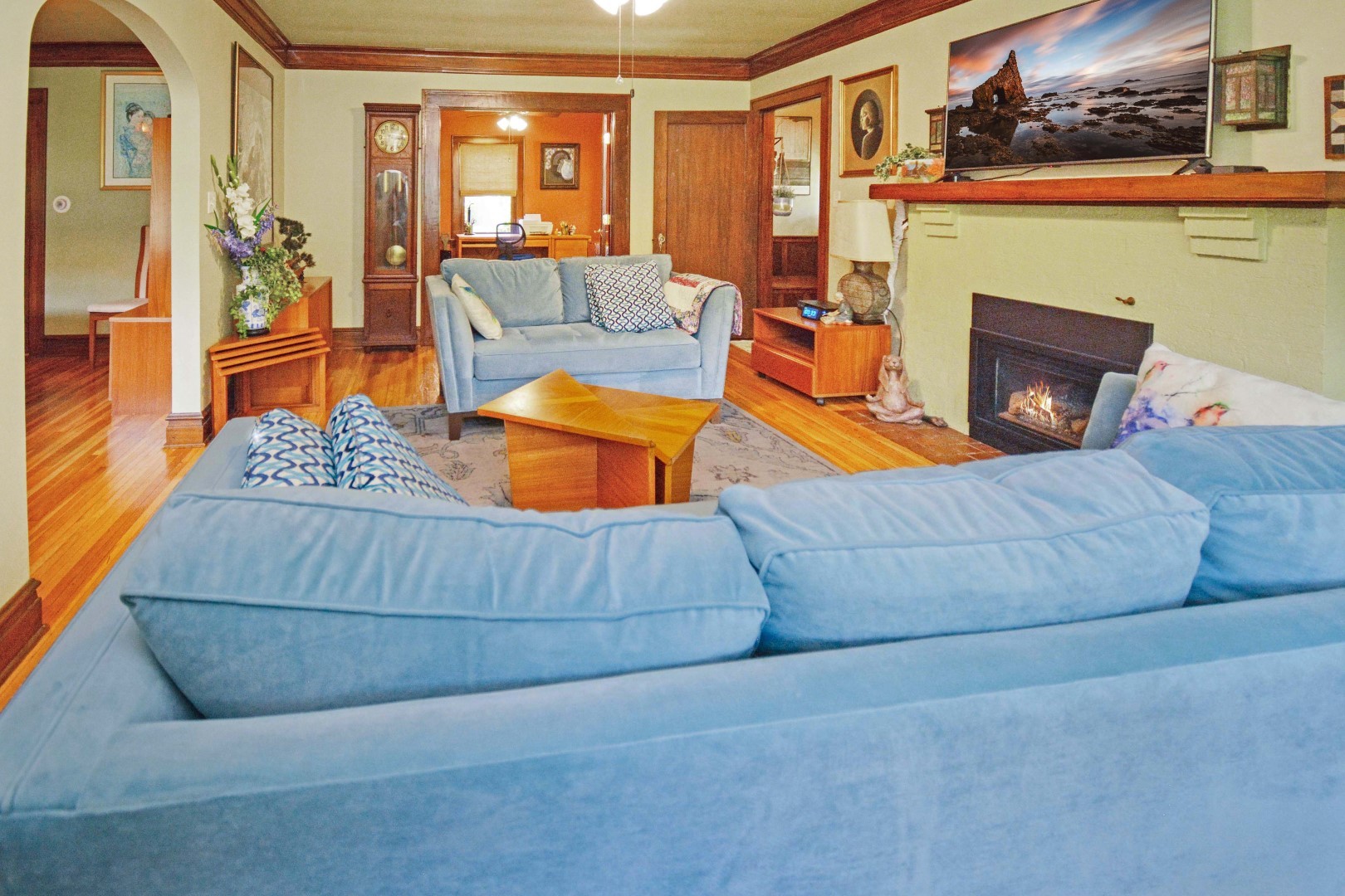 Bloomington, Illinois 61701, United States, 3 Bedrooms Bedrooms, ,2 BathroomsBathrooms,Residential,Contingent,158645