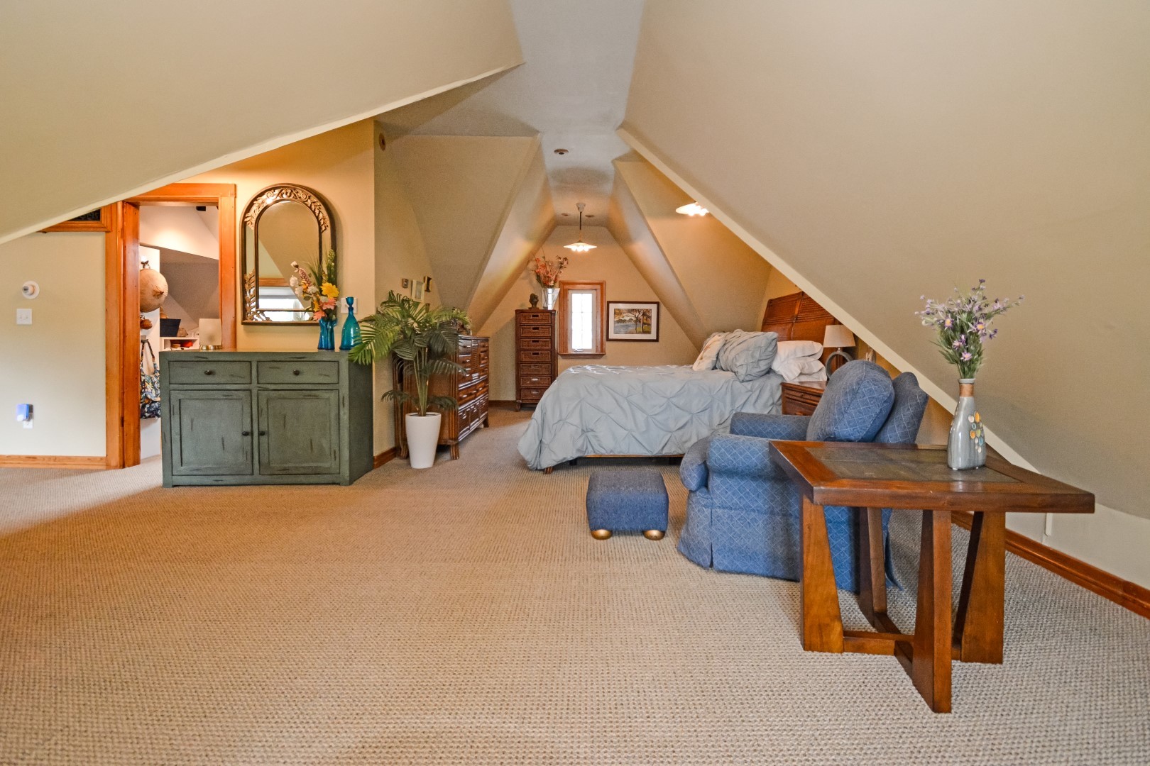 Bloomington, Illinois 61701, United States, 3 Bedrooms Bedrooms, ,2 BathroomsBathrooms,Residential,Contingent,158645