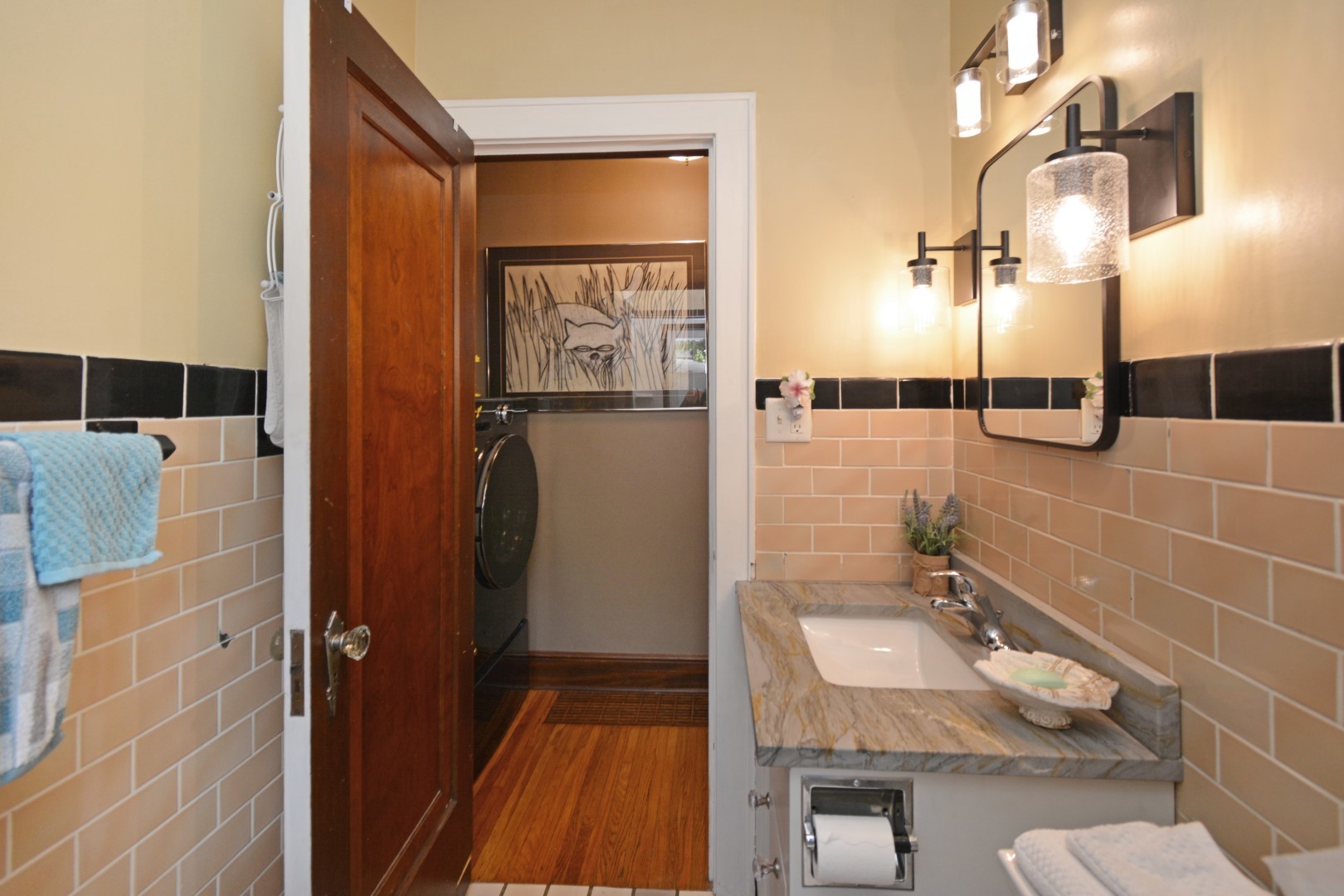 Bloomington, Illinois 61701, United States, 3 Bedrooms Bedrooms, ,2 BathroomsBathrooms,Residential,Contingent,158645