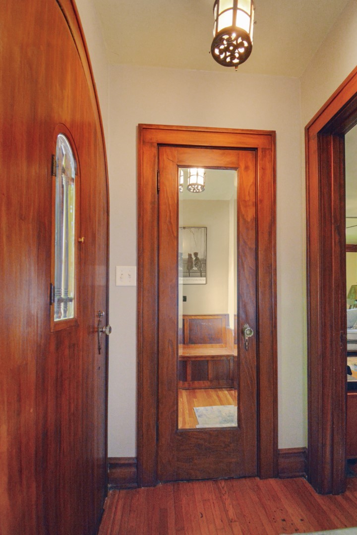 Bloomington, Illinois 61701, United States, 3 Bedrooms Bedrooms, ,2 BathroomsBathrooms,Residential,Contingent,158645