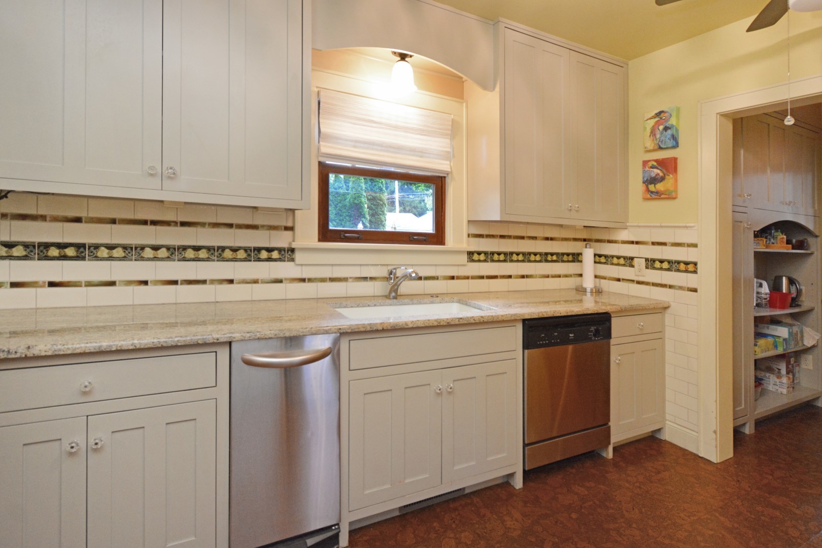 Bloomington, Illinois 61701, United States, 3 Bedrooms Bedrooms, ,2 BathroomsBathrooms,Residential,Contingent,158645