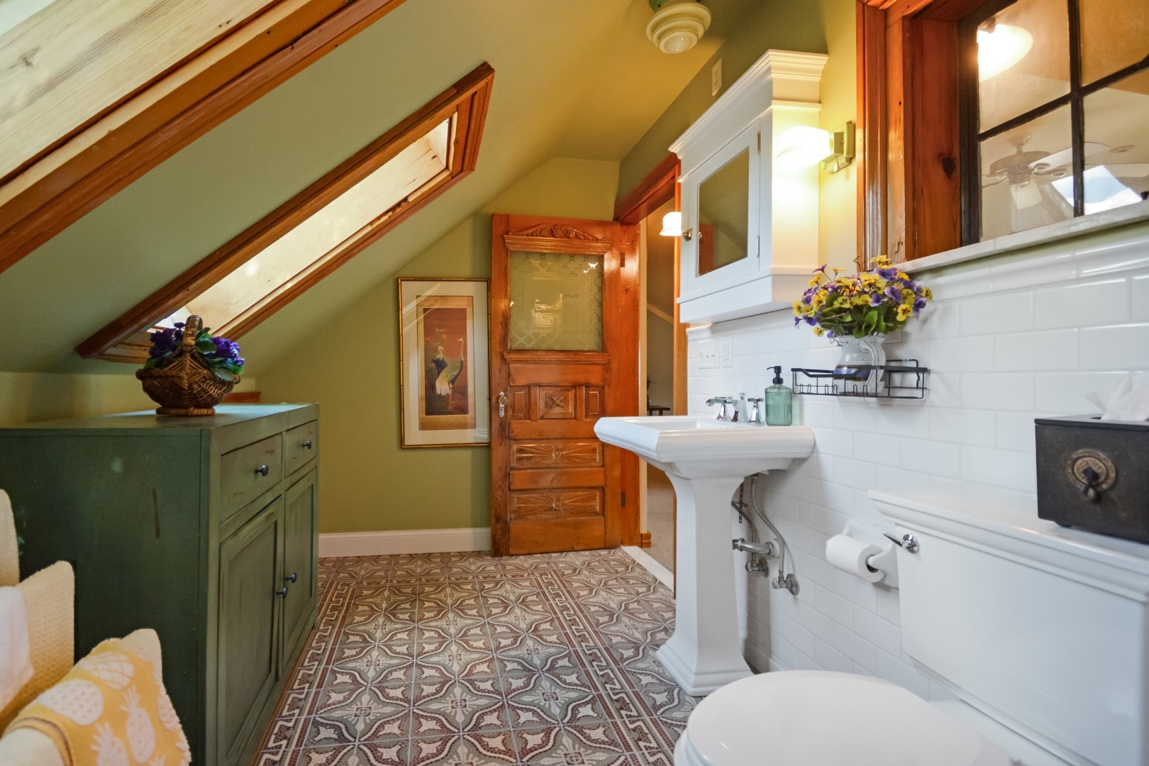 Bloomington, Illinois 61701, United States, 3 Bedrooms Bedrooms, ,2 BathroomsBathrooms,Residential,Contingent,158645