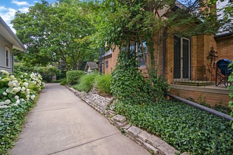 Tiny photo for 9 Harwood Place, Bloomington, IL 61701 (MLS # 12400592)