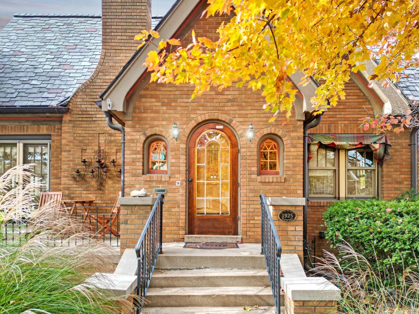 Bloomington, Illinois 61701, United States, 3 Bedrooms Bedrooms, ,2 BathroomsBathrooms,Residential,Contingent,158645