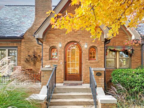 Tiny photo for 9 Harwood Place, Bloomington, IL 61701 (MLS # 12400592)