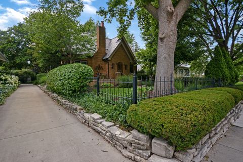 Tiny photo for 9 Harwood Place, Bloomington, IL 61701 (MLS # 12400592)