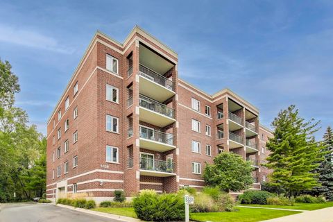 5320 N Lowell Avenue 206 Chicago IL 60630