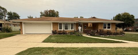 Photo of 5549 W 102nd Street, Oak Lawn, IL 60453 (MLS # 12501506) Photo of 5549 W 102nd Street, Oak Lawn, IL 60453 (MLS # 12501506)