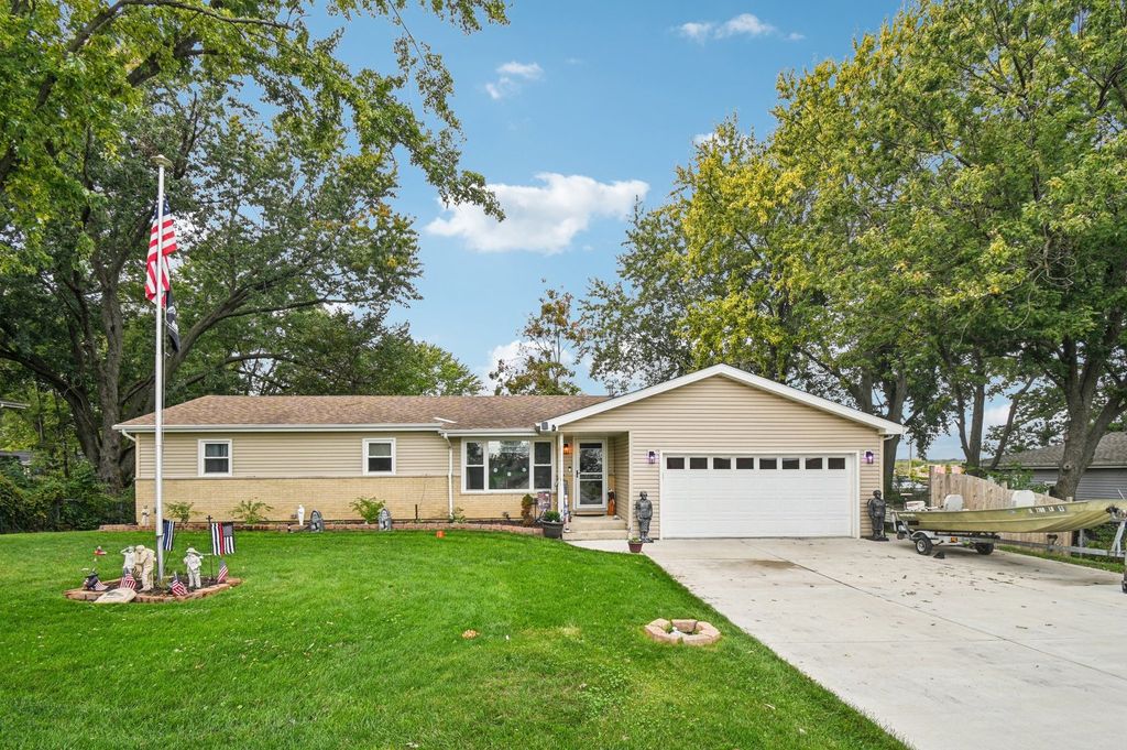 Photo for 117 Walona Avenue, New Lenox, IL 60451 (MLS # 12494257)