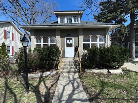 Photo of 519 N VIEW Street, Aurora, IL 60506 (MLS # 12622735)